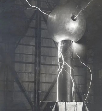 Van de Graaff generator